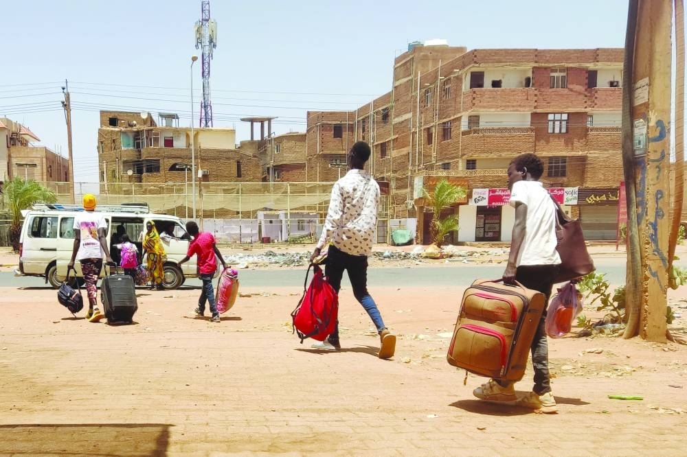 People evacuate from Khartoum amid heavy fighting. Photo: Reuters