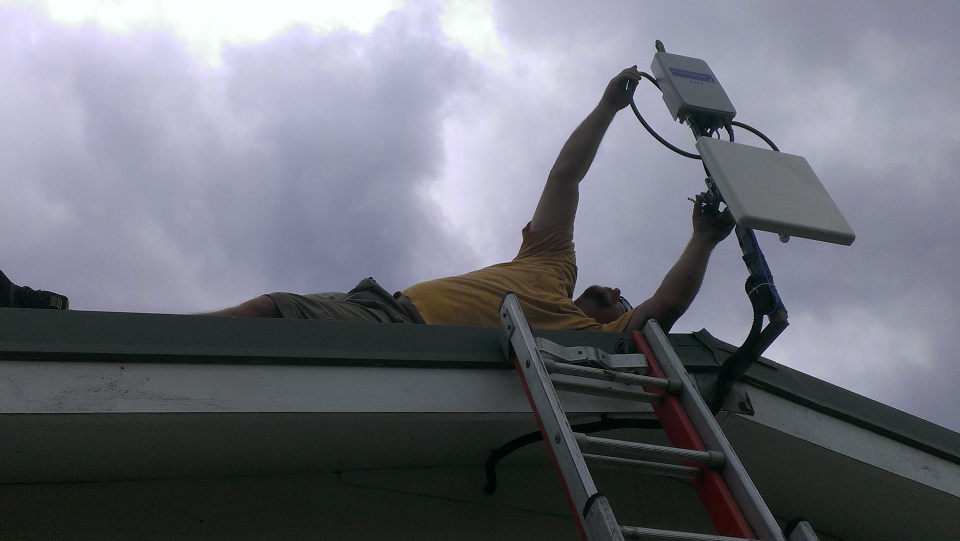 ETC personnel setting up an Internet point in Vanuatu.