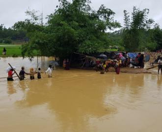 Heavy rains in Cox’s bazar are flooding the spontaneous settlements Photo: IOM