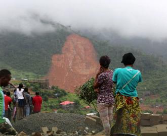 Hundreds are reported dead with many more missing after mudslides and floods tore through several communities in Freetown, Sierra Leone. Photo credits: UNICEF Hundreds are reported dead with many more missing after mudslides and floods tore through several communities in Freetown, Sierra Leone. Photo credits: UNICEF