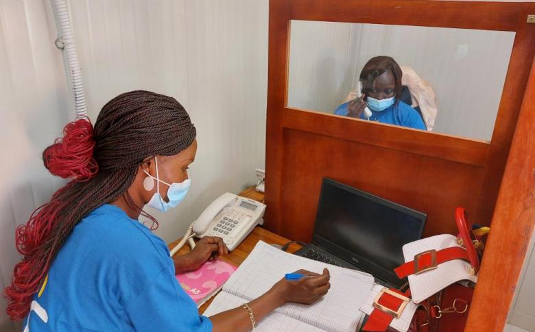 Operators take calls around the clock. The 1212 number is a lifeline for the four million Central Africans trying to stay safe amid the COVID-19 pandemic. Photo: WFP/Elizabeth Millership