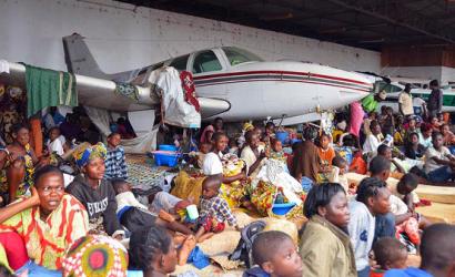 Displaced families in the Central African Republic (CAR) seek shelter at the Bangui airport fearing further attacks. Photo: UNHCR/L. Wiseberg